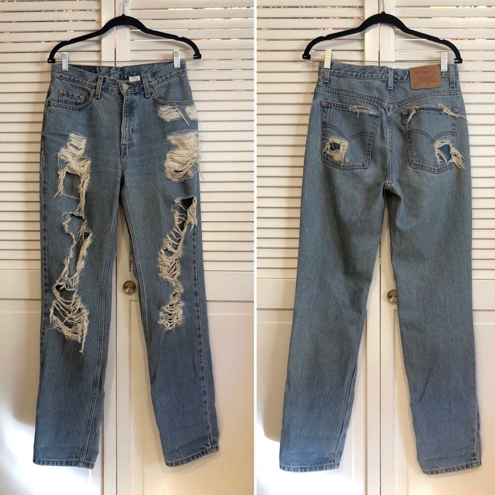 Vintage Levi’s 512 Slim Fit Straight Leg High Waisted Distressed Jeans Size 8
